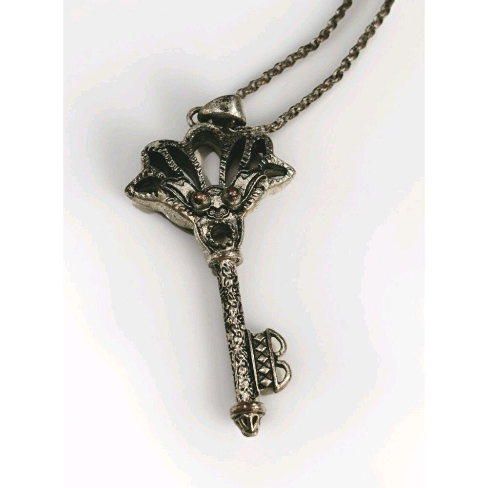 Vintage Skeleton Key Necklace Silver Tone Gothic Fantasy Pendant Steampunk 1163